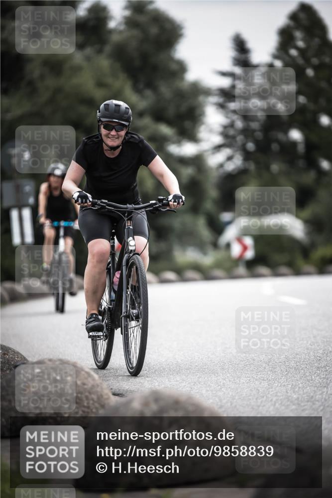 21.06.2026 - 29. Vierlanden-Triathlon H.Heesch http://msf.ph/oto/9858839 21.06.2026 10:31:17 Radfahren 229, 265, 280, 498, 612 meine-sportfotos.de