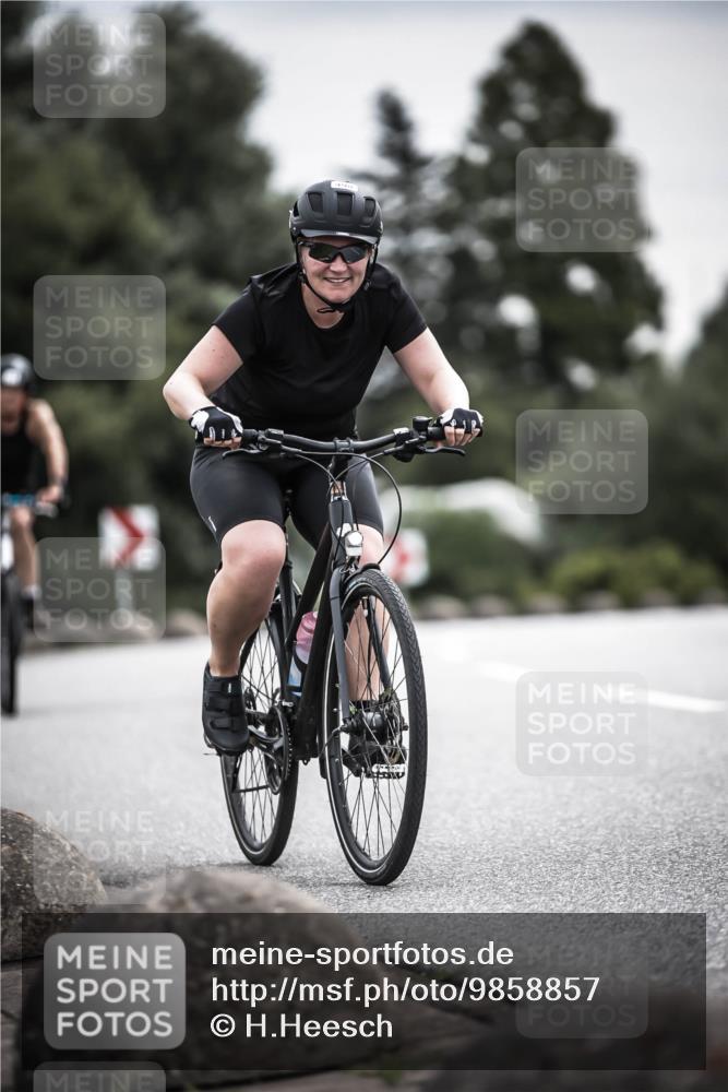 21.06.2026 - 29. Vierlanden-Triathlon H.Heesch http://msf.ph/oto/9858857 21.06.2026 10:31:18 Radfahren 229, 265, 498, 612 meine-sportfotos.de