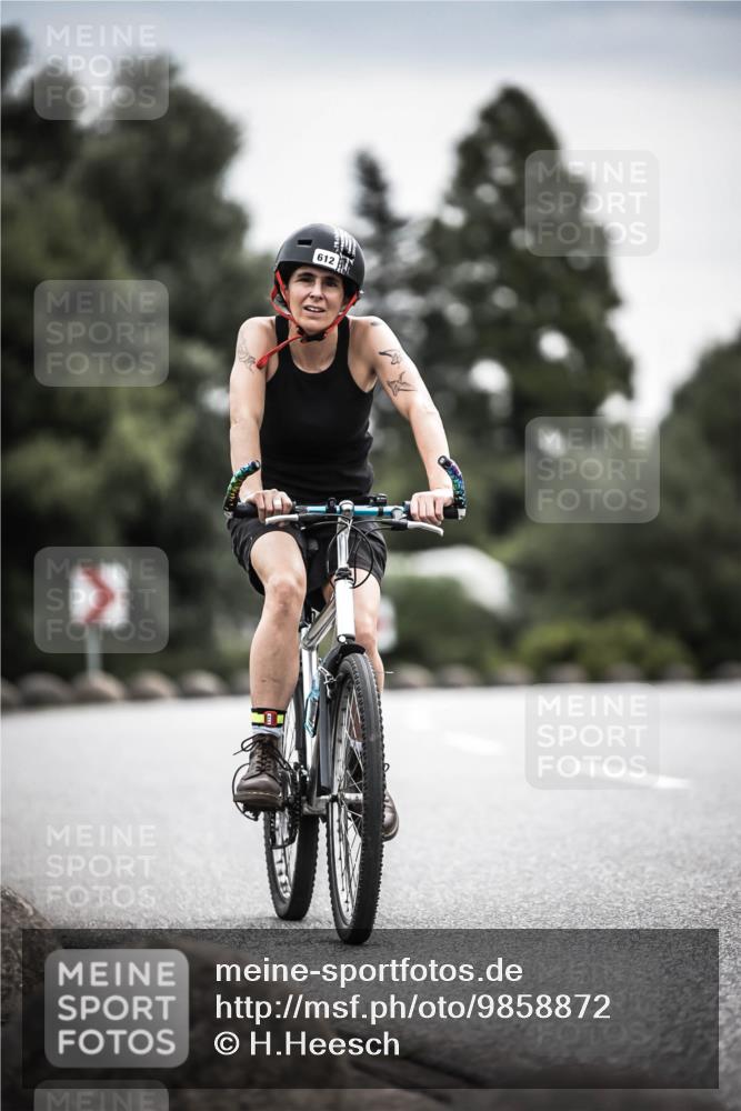 21.06.2026 - 29. Vierlanden-Triathlon H.Heesch http://msf.ph/oto/9858872 21.06.2026 10:31:20 Radfahren 265, 498, 612 meine-sportfotos.de