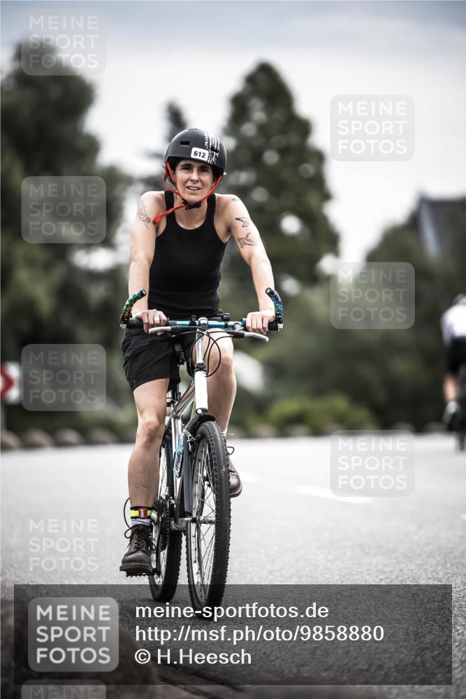 21.06.2026 - 29. Vierlanden-Triathlon H.Heesch http://msf.ph/oto/9858880 21.06.2026 10:31:20 Radfahren 265, 498, 612 meine-sportfotos.de