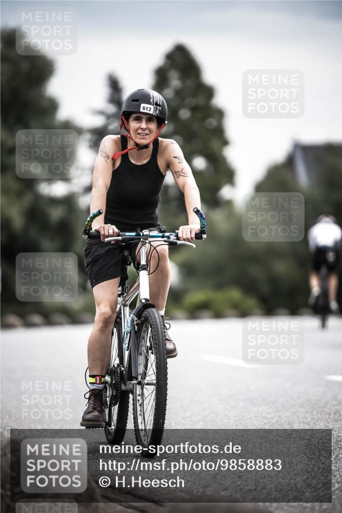 21.06.2026 - 29. Vierlanden-Triathlon H.Heesch http://msf.ph/oto/9858883 21.06.2026 10:31:20 Radfahren 265, 498, 612 meine-sportfotos.de