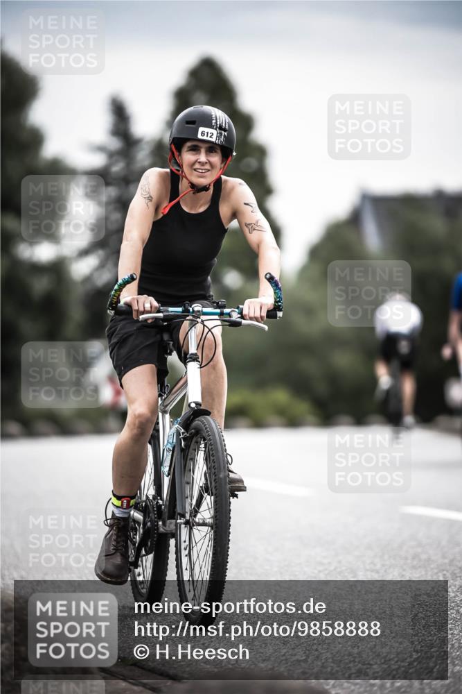 21.06.2026 - 29. Vierlanden-Triathlon H.Heesch http://msf.ph/oto/9858888 21.06.2026 10:31:20 Radfahren 265, 498, 612 meine-sportfotos.de