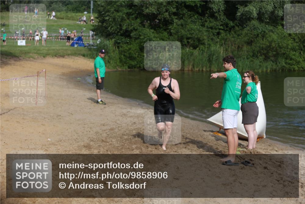 21.06.2026 - 29. Vierlanden-Triathlon Andreas Tolksdorf http://msf.ph/oto/9858906 21.06.2026 09:04:38 Schwimmen 290 meine-sportfotos.de
