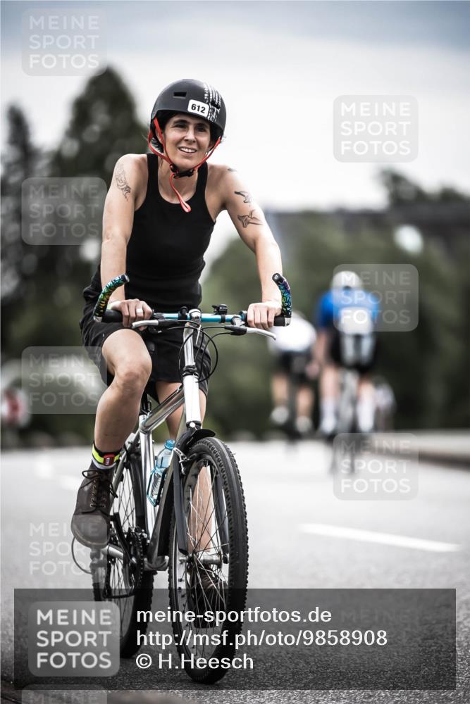 21.06.2026 - 29. Vierlanden-Triathlon H.Heesch http://msf.ph/oto/9858908 21.06.2026 10:31:20 Radfahren 265, 498, 612 meine-sportfotos.de