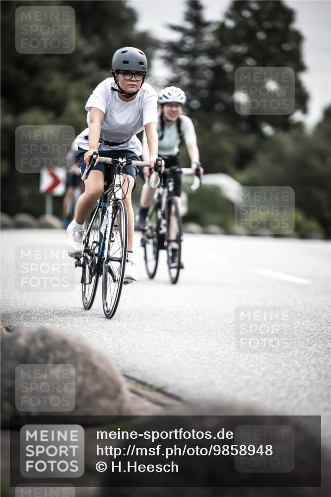 21.06.2026 - 29. Vierlanden-Triathlon H.Heesch http://msf.ph/oto/9858948 21.06.2026 10:31:33 Radfahren 145, 221, 301, 337, 489, 510 meine-sportfotos.de