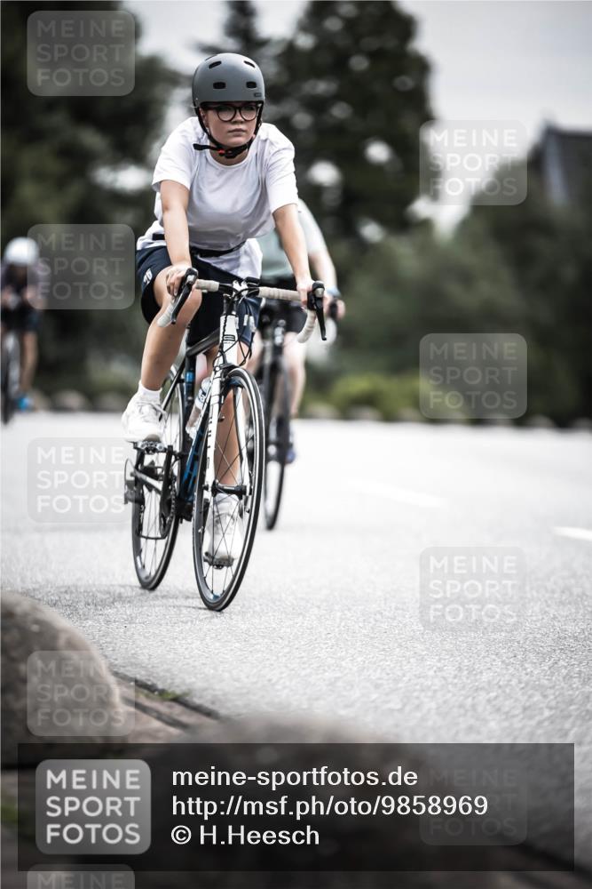 21.06.2026 - 29. Vierlanden-Triathlon H.Heesch http://msf.ph/oto/9858969 21.06.2026 10:31:33 Radfahren 145, 221, 301, 337, 489, 510 meine-sportfotos.de