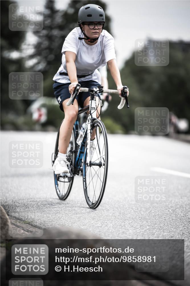 21.06.2026 - 29. Vierlanden-Triathlon H.Heesch http://msf.ph/oto/9858981 21.06.2026 10:31:33 Radfahren 145, 221, 301, 337, 489, 510 meine-sportfotos.de