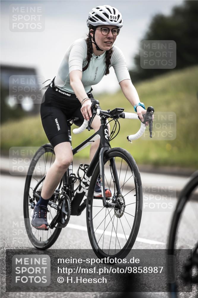 21.06.2026 - 29. Vierlanden-Triathlon H.Heesch http://msf.ph/oto/9858987 21.06.2026 10:31:34 Radfahren 145, 301, 337, 489, 510 meine-sportfotos.de