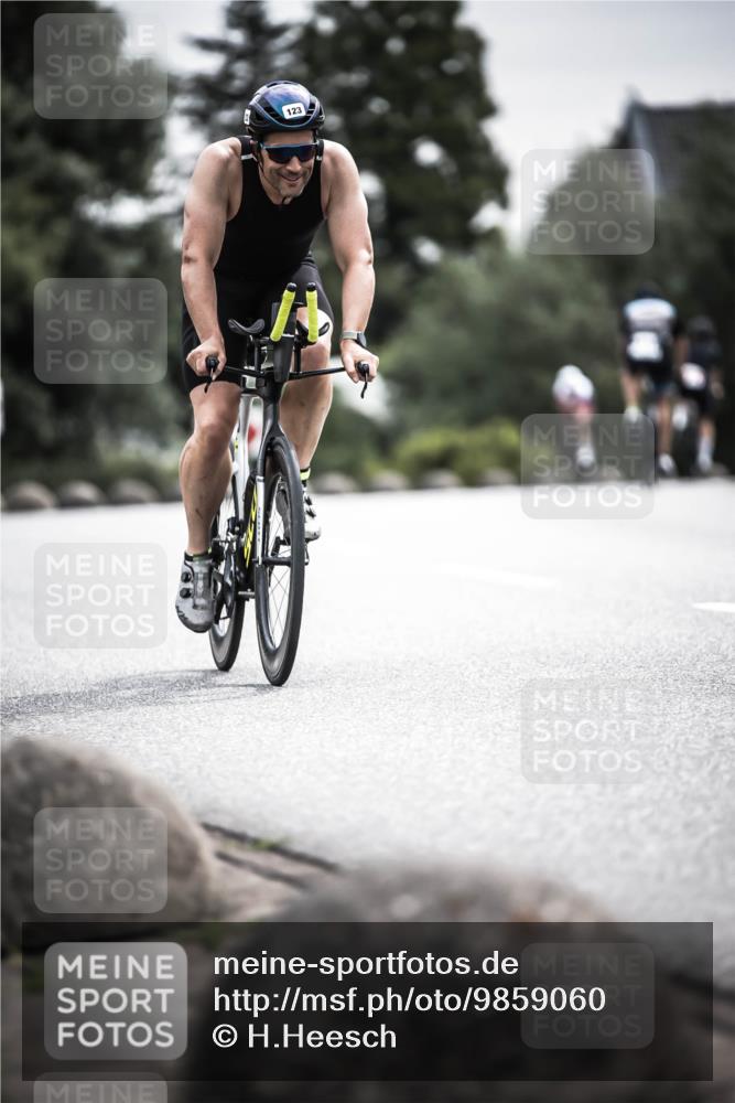 21.06.2026 - 29. Vierlanden-Triathlon H.Heesch http://msf.ph/oto/9859060 21.06.2026 10:31:43 Radfahren 123, 202, 226, 301, 308, 389, 1357 meine-sportfotos.de