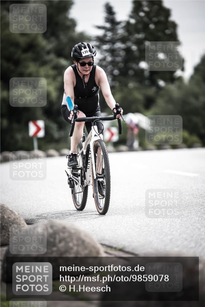 21.06.2026 - 29. Vierlanden-Triathlon H.Heesch http://msf.ph/oto/9859078 21.06.2026 10:31:44 Radfahren 123, 202, 226, 301, 308, 389, 1357 meine-sportfotos.de