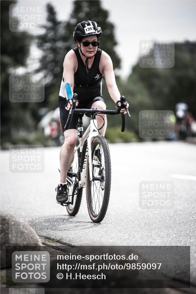21.06.2026 - 29. Vierlanden-Triathlon H.Heesch http://msf.ph/oto/9859097 21.06.2026 10:31:44 Radfahren 123, 202, 226, 301, 308, 389, 1357 meine-sportfotos.de