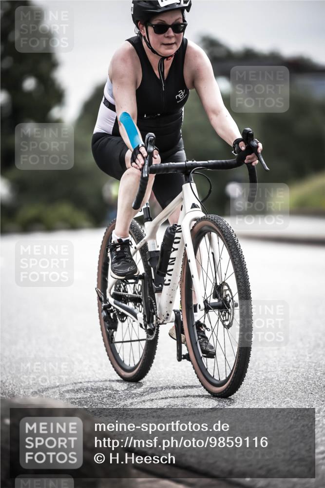 21.06.2026 - 29. Vierlanden-Triathlon H.Heesch http://msf.ph/oto/9859116 21.06.2026 10:31:45 Radfahren 123, 202, 226, 308, 389, 1357 meine-sportfotos.de