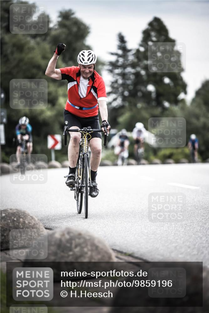 21.06.2026 - 29. Vierlanden-Triathlon H.Heesch http://msf.ph/oto/9859196 21.06.2026 10:31:55 Radfahren 52, 62, 137, 213, 332, 441 meine-sportfotos.de