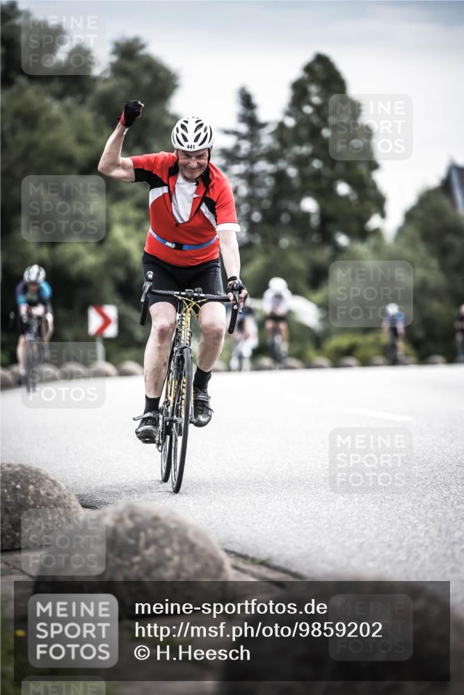 21.06.2026 - 29. Vierlanden-Triathlon H.Heesch http://msf.ph/oto/9859202 21.06.2026 10:31:55 Radfahren 52, 62, 137, 213, 332, 441 meine-sportfotos.de