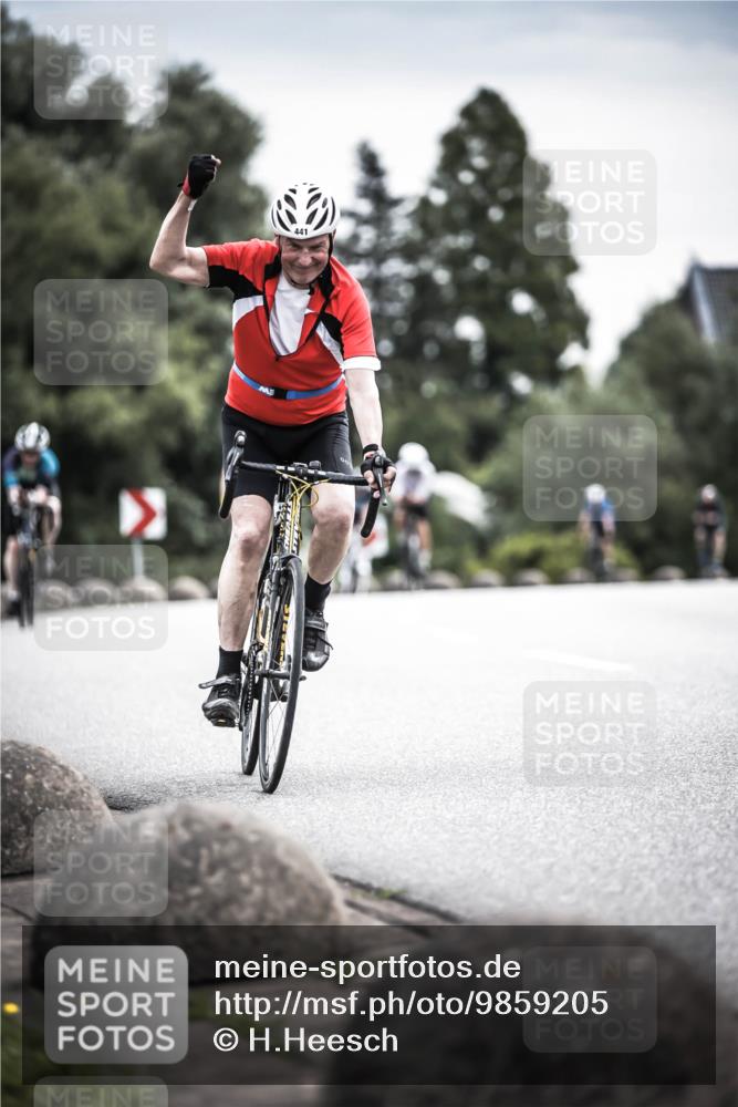 21.06.2026 - 29. Vierlanden-Triathlon H.Heesch http://msf.ph/oto/9859205 21.06.2026 10:31:55 Radfahren 52, 62, 137, 213, 332, 441 meine-sportfotos.de