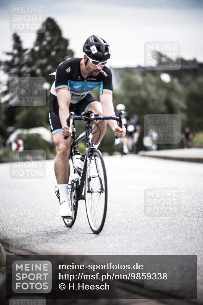 21.06.2026 - 29. Vierlanden-Triathlon H.Heesch http://msf.ph/oto/9859338 21.06.2026 10:32:01 Radfahren 52, 57, 62, 137, 138, 213, 617 meine-sportfotos.de