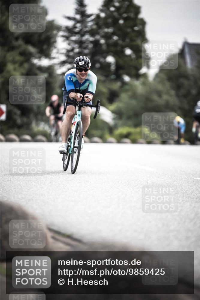 21.06.2026 - 29. Vierlanden-Triathlon H.Heesch http://msf.ph/oto/9859425 21.06.2026 10:32:08 Radfahren 19, 57, 196, 617 meine-sportfotos.de