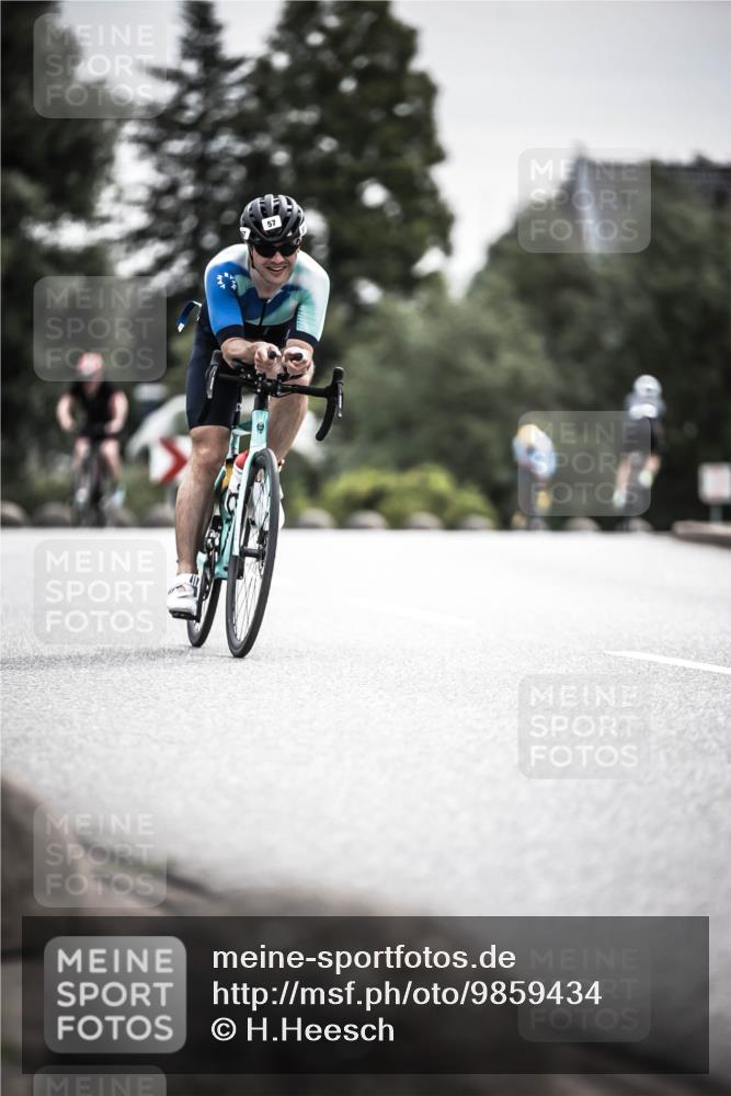 21.06.2026 - 29. Vierlanden-Triathlon H.Heesch http://msf.ph/oto/9859434 21.06.2026 10:32:08 Radfahren 19, 57, 196, 617 meine-sportfotos.de