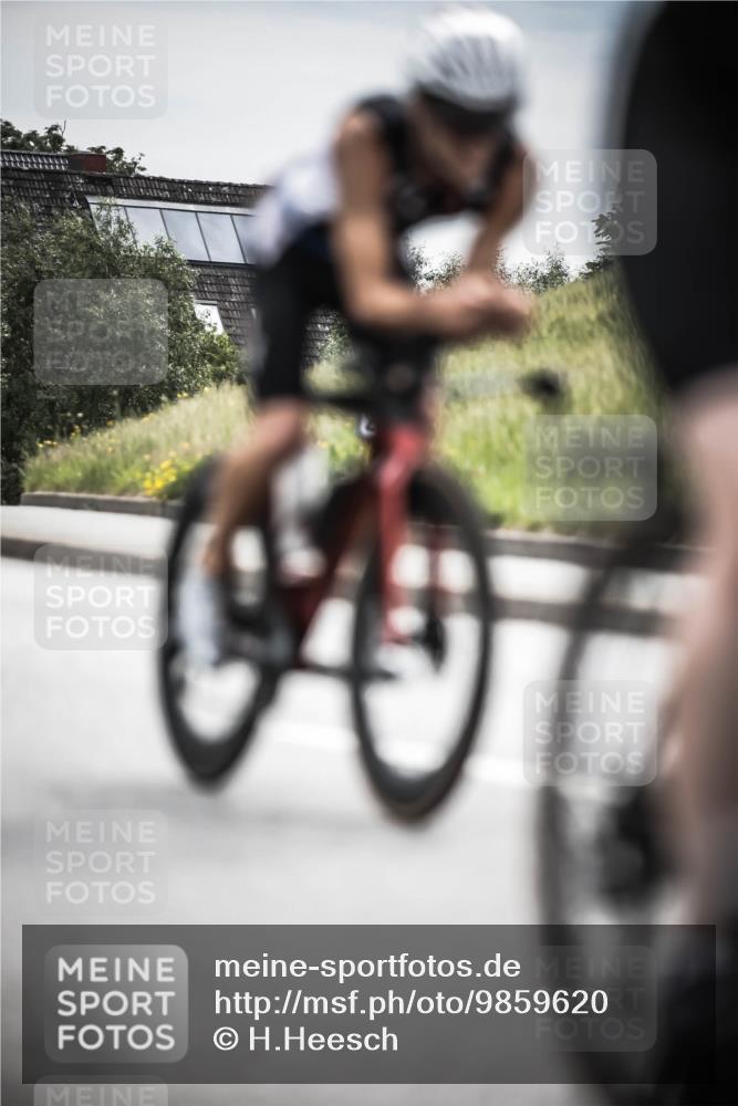 21.06.2026 - 29. Vierlanden-Triathlon H.Heesch http://msf.ph/oto/9859620 21.06.2026 10:32:24 Radfahren 12, 13, 54, 84, 165, 169, 199, 239, 324, 595 meine-sportfotos.de