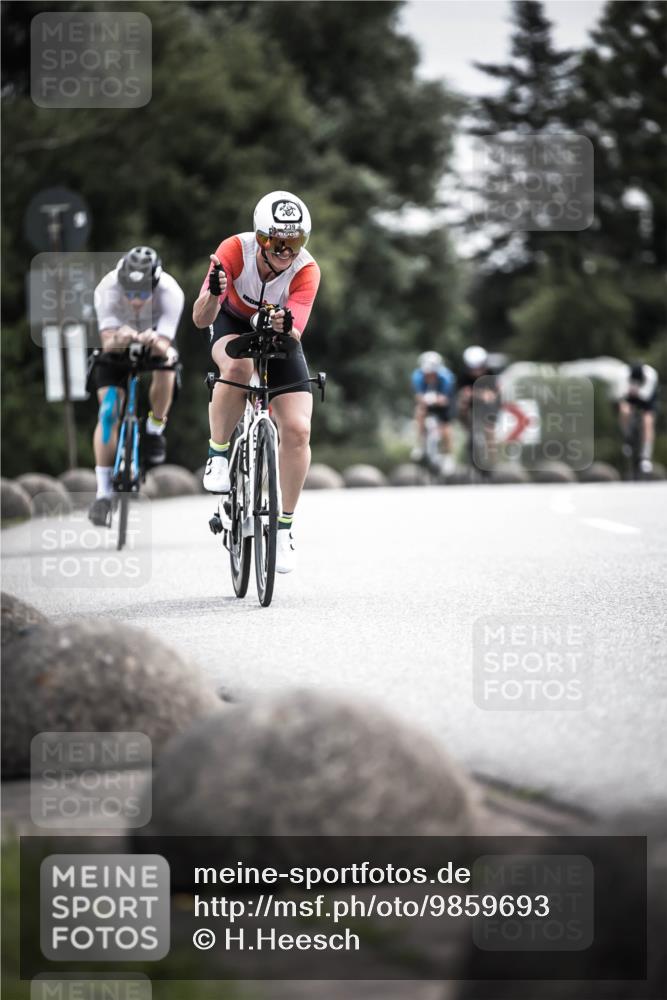 21.06.2026 - 29. Vierlanden-Triathlon H.Heesch http://msf.ph/oto/9859693 21.06.2026 10:32:30 Radfahren 12, 54, 93, 217, 239, 299, 302, 324 meine-sportfotos.de