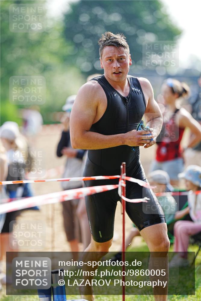 21.06.2026 - 29. Vierlanden-Triathlon LAZAROV Photography http://msf.ph/oto/9860005 21.06.2026 08:38:09 Schwimmen 13, 37 meine-sportfotos.de