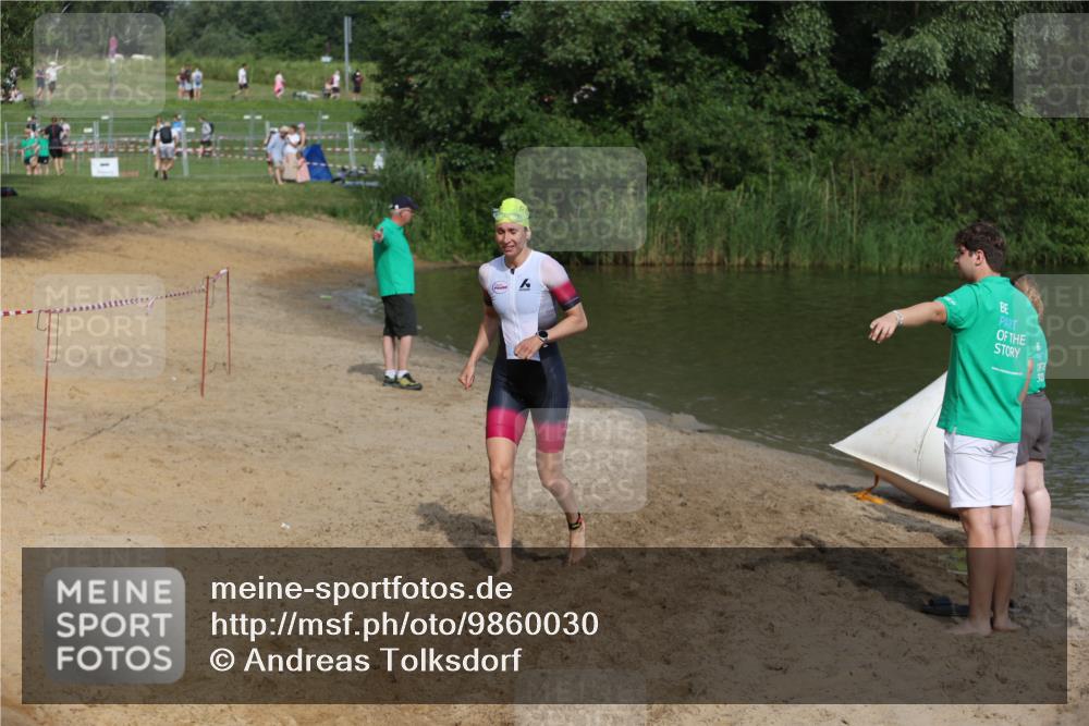 21.06.2026 - 29. Vierlanden-Triathlon Andreas Tolksdorf http://msf.ph/oto/9860030 21.06.2026 09:08:38 Schwimmen 221, 226 meine-sportfotos.de