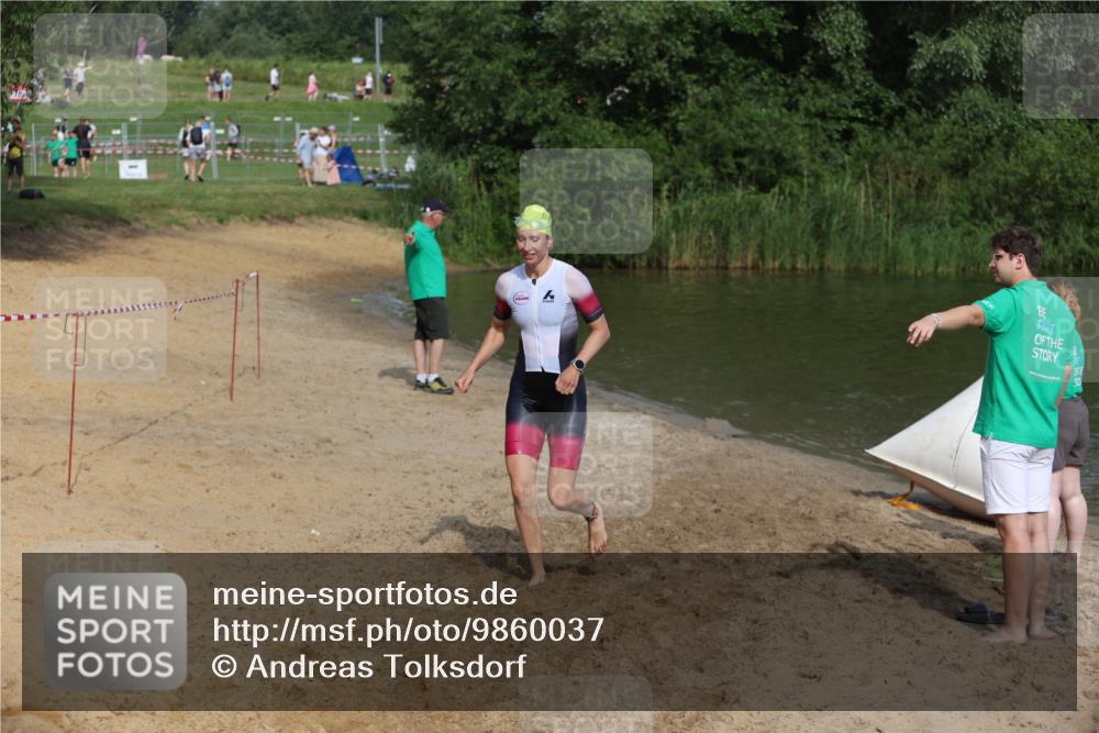 21.06.2026 - 29. Vierlanden-Triathlon Andreas Tolksdorf http://msf.ph/oto/9860037 21.06.2026 09:08:38 Schwimmen 221, 226 meine-sportfotos.de