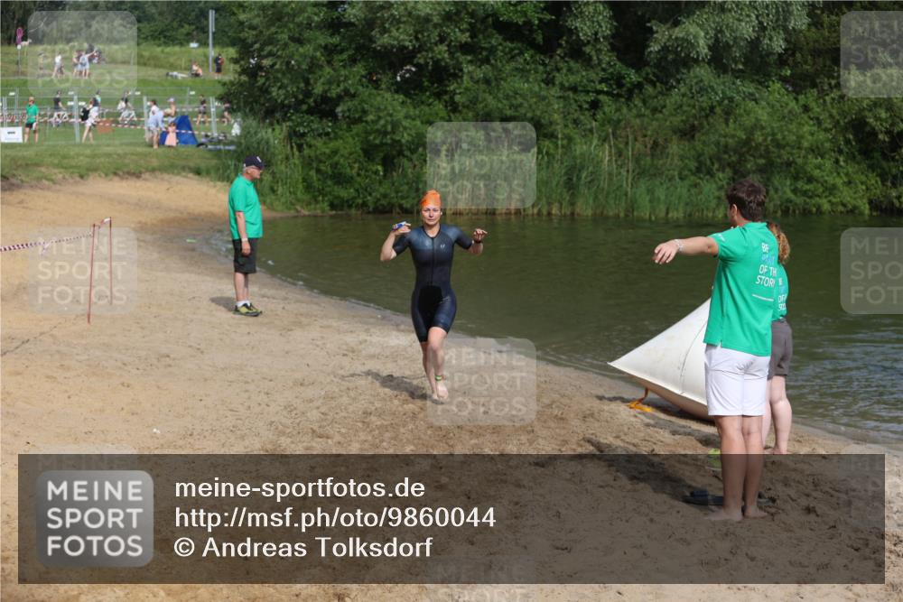 21.06.2026 - 29. Vierlanden-Triathlon Andreas Tolksdorf http://msf.ph/oto/9860044 21.06.2026 09:08:46 Schwimmen 221 meine-sportfotos.de