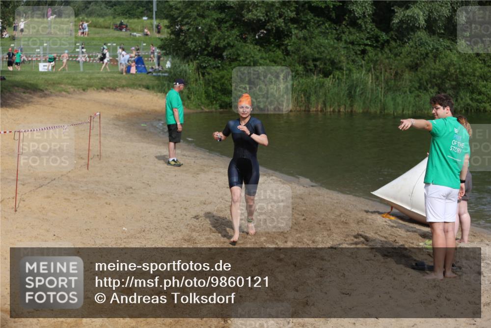 21.06.2026 - 29. Vierlanden-Triathlon Andreas Tolksdorf http://msf.ph/oto/9860121 21.06.2026 09:08:47 Schwimmen 221 meine-sportfotos.de