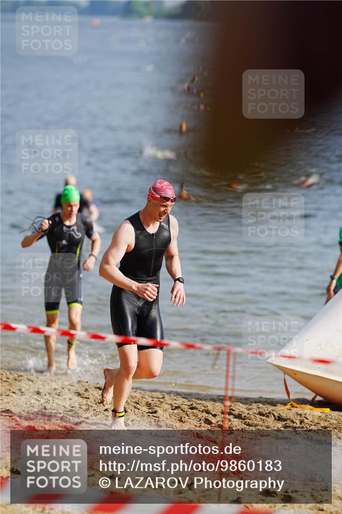 21.06.2026 - 29. Vierlanden-Triathlon LAZAROV Photography http://msf.ph/oto/9860183 21.06.2026 08:38:57 Schwimmen 60, 61, 82 meine-sportfotos.de