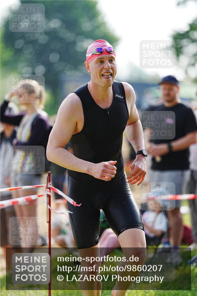 21.06.2026 - 29. Vierlanden-Triathlon LAZAROV Photography http://msf.ph/oto/9860207 21.06.2026 08:39:04 Schwimmen 61, 82 meine-sportfotos.de