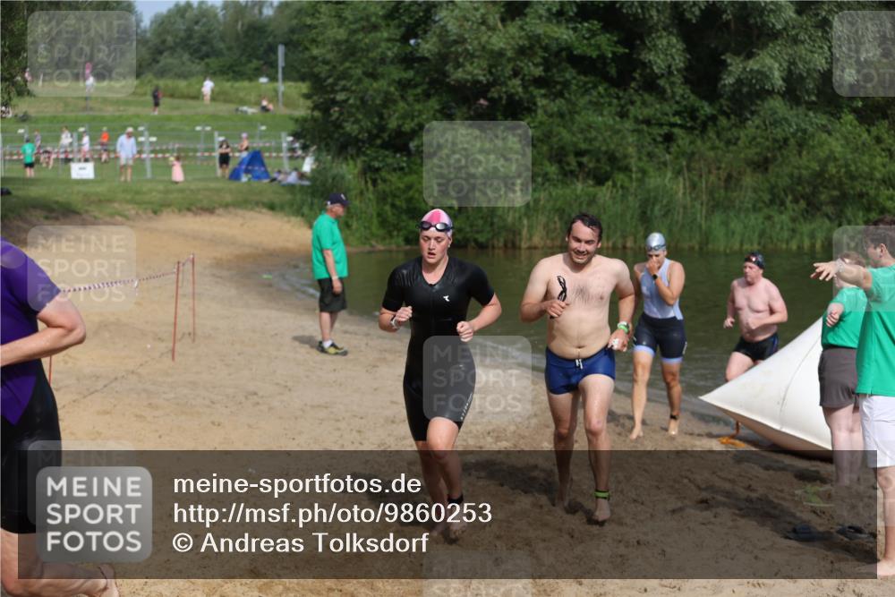 21.06.2026 - 29. Vierlanden-Triathlon Andreas Tolksdorf http://msf.ph/oto/9860253 21.06.2026 09:10:37 Schwimmen 267, 271, 284, 293, 298, 301 meine-sportfotos.de
