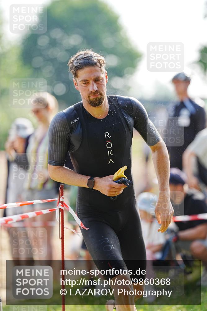 21.06.2026 - 29. Vierlanden-Triathlon LAZAROV Photography http://msf.ph/oto/9860368 21.06.2026 08:41:09 Schwimmen 99, 129, 132 meine-sportfotos.de