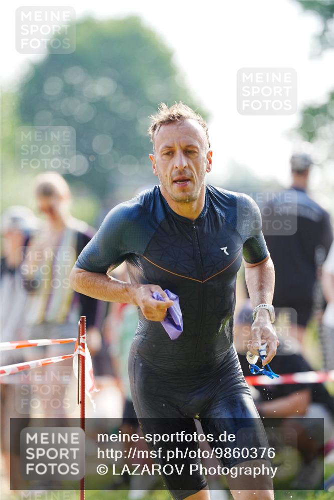 21.06.2026 - 29. Vierlanden-Triathlon LAZAROV Photography http://msf.ph/oto/9860376 21.06.2026 08:41:11 Schwimmen 99, 129, 132 meine-sportfotos.de
