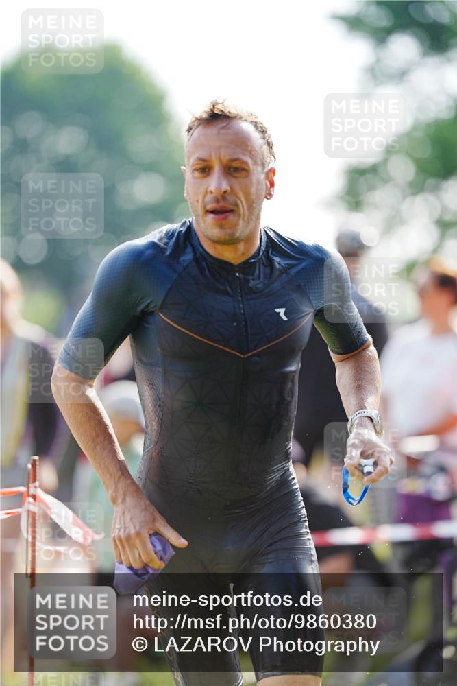 21.06.2026 - 29. Vierlanden-Triathlon LAZAROV Photography http://msf.ph/oto/9860380 21.06.2026 08:41:11 Schwimmen 99, 129, 132 meine-sportfotos.de
