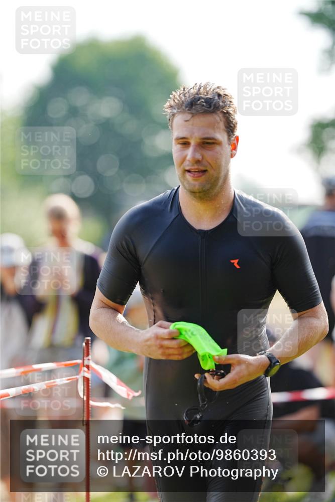 21.06.2026 - 29. Vierlanden-Triathlon LAZAROV Photography http://msf.ph/oto/9860393 21.06.2026 08:41:12 Schwimmen 99, 129, 132 meine-sportfotos.de