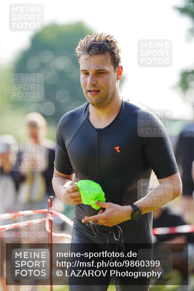 21.06.2026 - 29. Vierlanden-Triathlon LAZAROV Photography http://msf.ph/oto/9860399 21.06.2026 08:41:12 Schwimmen 99, 129, 132 meine-sportfotos.de
