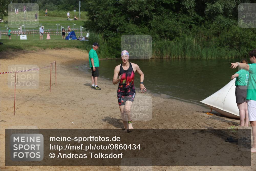 21.06.2026 - 29. Vierlanden-Triathlon Andreas Tolksdorf http://msf.ph/oto/9860434 21.06.2026 09:10:47 Schwimmen 273, 274, 301 meine-sportfotos.de