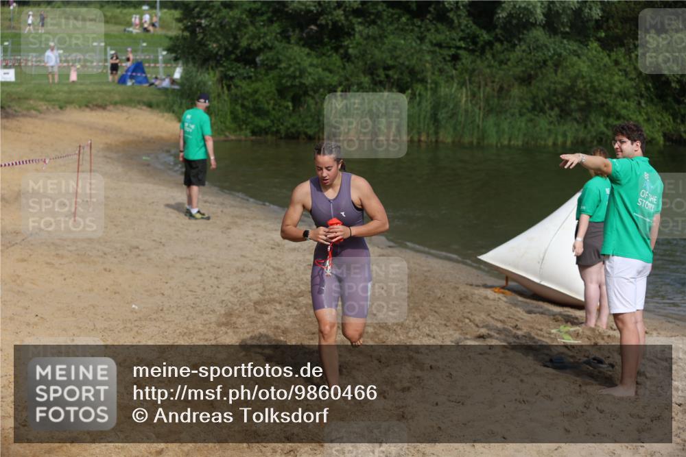 21.06.2026 - 29. Vierlanden-Triathlon Andreas Tolksdorf http://msf.ph/oto/9860466 21.06.2026 09:10:53 Schwimmen 273, 274 meine-sportfotos.de