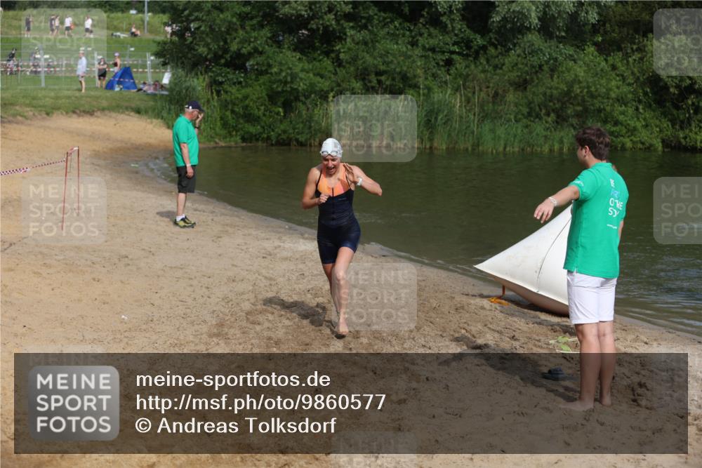 21.06.2026 - 29. Vierlanden-Triathlon Andreas Tolksdorf http://msf.ph/oto/9860577 21.06.2026 09:11:14 Schwimmen 223, 253 meine-sportfotos.de