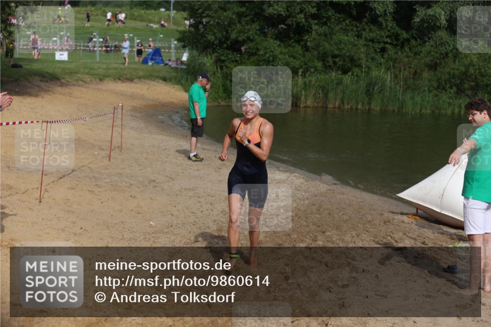 21.06.2026 - 29. Vierlanden-Triathlon Andreas Tolksdorf http://msf.ph/oto/9860614 21.06.2026 09:11:15 Schwimmen 223, 253 meine-sportfotos.de