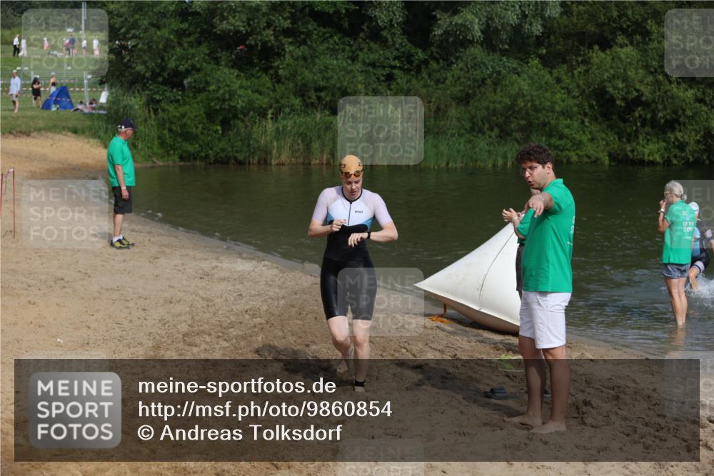 21.06.2026 - 29. Vierlanden-Triathlon Andreas Tolksdorf http://msf.ph/oto/9860854 21.06.2026 09:11:47 Schwimmen 255, 264, 300 meine-sportfotos.de
