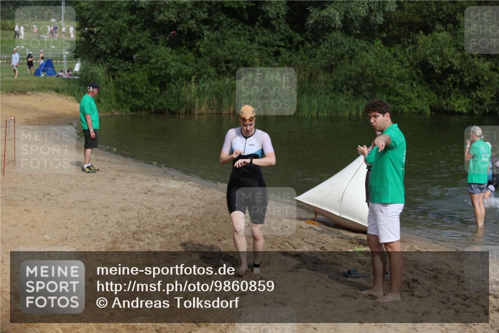 21.06.2026 - 29. Vierlanden-Triathlon Andreas Tolksdorf http://msf.ph/oto/9860859 21.06.2026 09:11:47 Schwimmen 255, 264, 300 meine-sportfotos.de