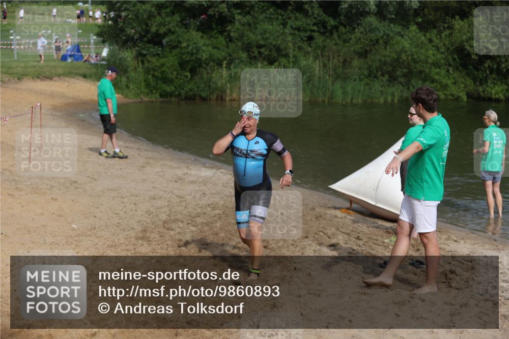 21.06.2026 - 29. Vierlanden-Triathlon Andreas Tolksdorf http://msf.ph/oto/9860893 21.06.2026 09:11:54 Schwimmen 300 meine-sportfotos.de