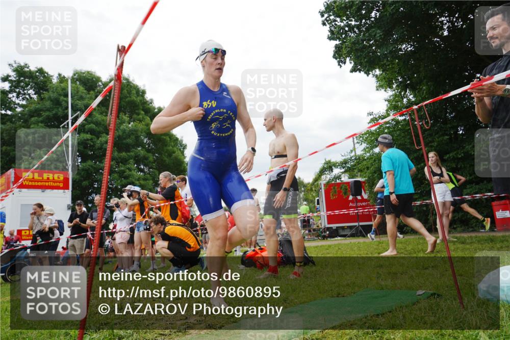 21.06.2026 - 29. Vierlanden-Triathlon LAZAROV Photography http://msf.ph/oto/9860895 21.06.2026 12:27:08 Schwimmen 983, 995, 1008, 1011 meine-sportfotos.de