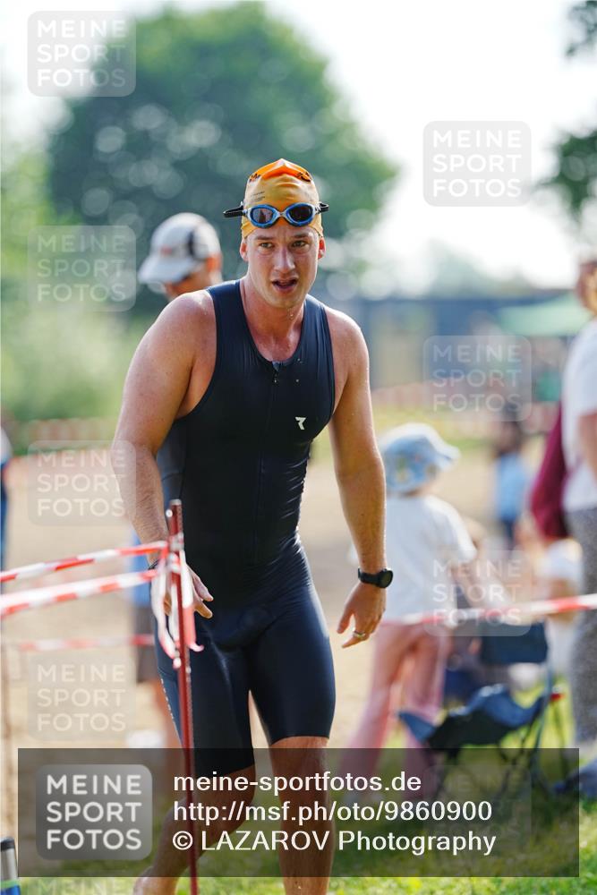 21.06.2026 - 29. Vierlanden-Triathlon LAZAROV Photography http://msf.ph/oto/9860900 21.06.2026 08:44:43 Schwimmen 39, 104, 142, 160, 196 meine-sportfotos.de
