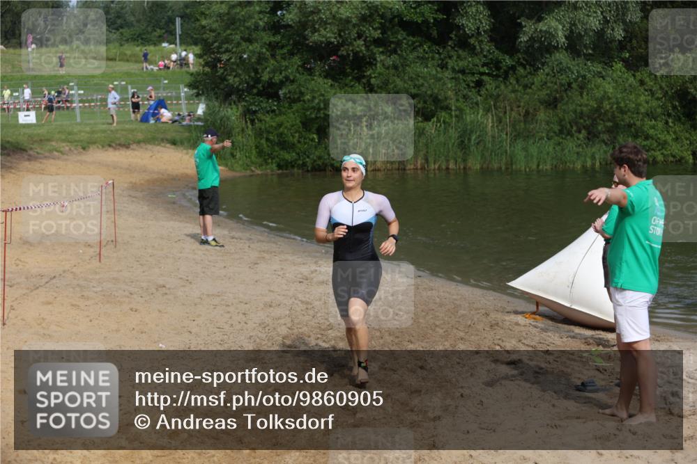21.06.2026 - 29. Vierlanden-Triathlon Andreas Tolksdorf http://msf.ph/oto/9860905 21.06.2026 09:12:08 Schwimmen 252, 272 meine-sportfotos.de