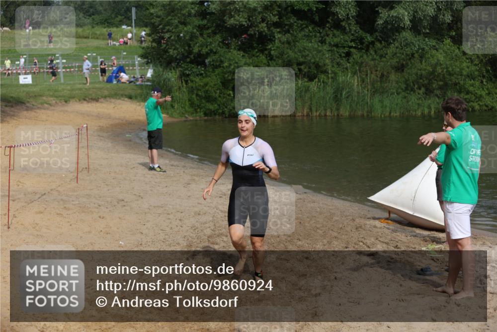 21.06.2026 - 29. Vierlanden-Triathlon Andreas Tolksdorf http://msf.ph/oto/9860924 21.06.2026 09:12:08 Schwimmen 252, 272 meine-sportfotos.de