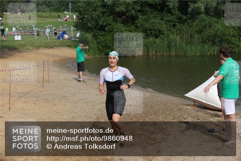 21.06.2026 - 29. Vierlanden-Triathlon Andreas Tolksdorf http://msf.ph/oto/9860948 21.06.2026 09:12:08 Schwimmen 252, 272 meine-sportfotos.de