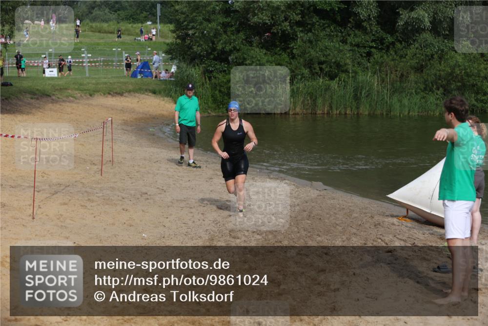 21.06.2026 - 29. Vierlanden-Triathlon Andreas Tolksdorf http://msf.ph/oto/9861024 21.06.2026 09:12:39 Schwimmen 235 meine-sportfotos.de
